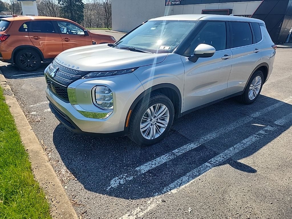 2024 Mitsubishi Outlander ES