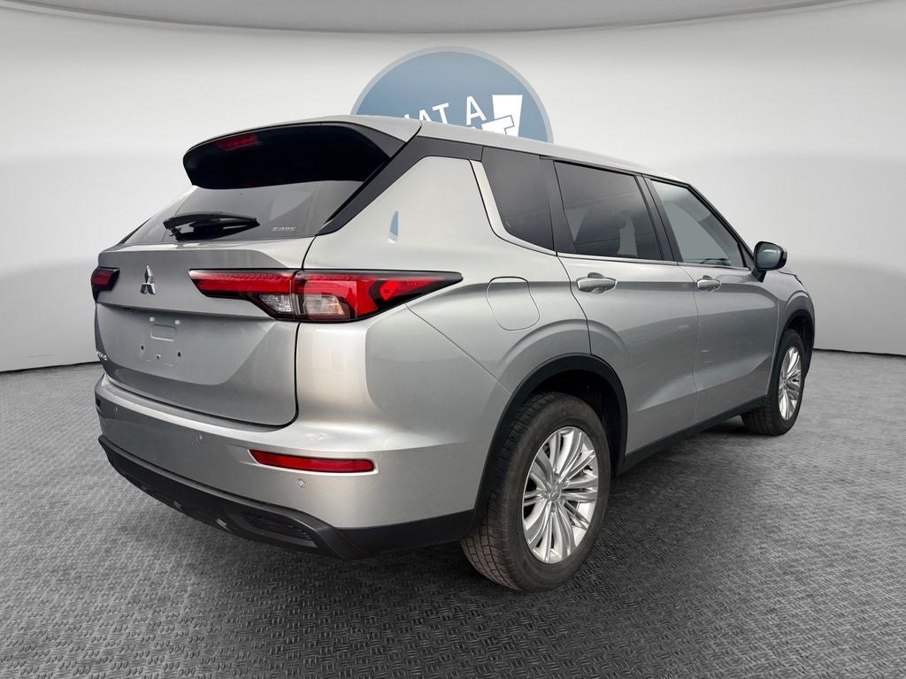 2024 Mitsubishi Outlander ES