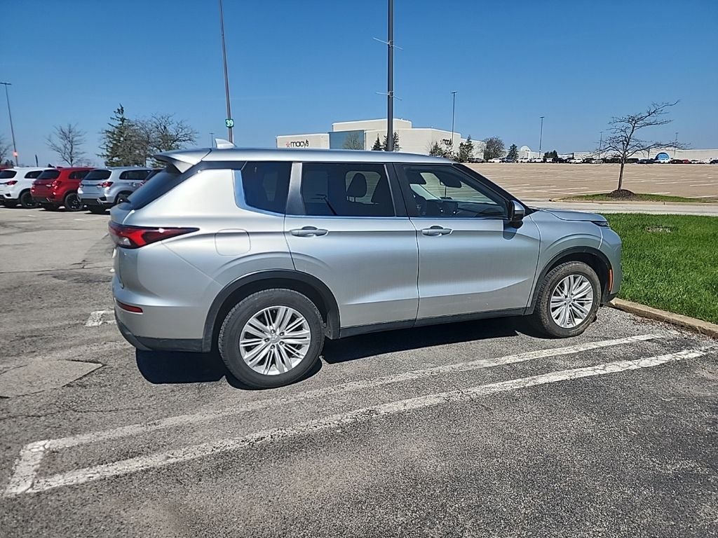 2024 Mitsubishi Outlander ES