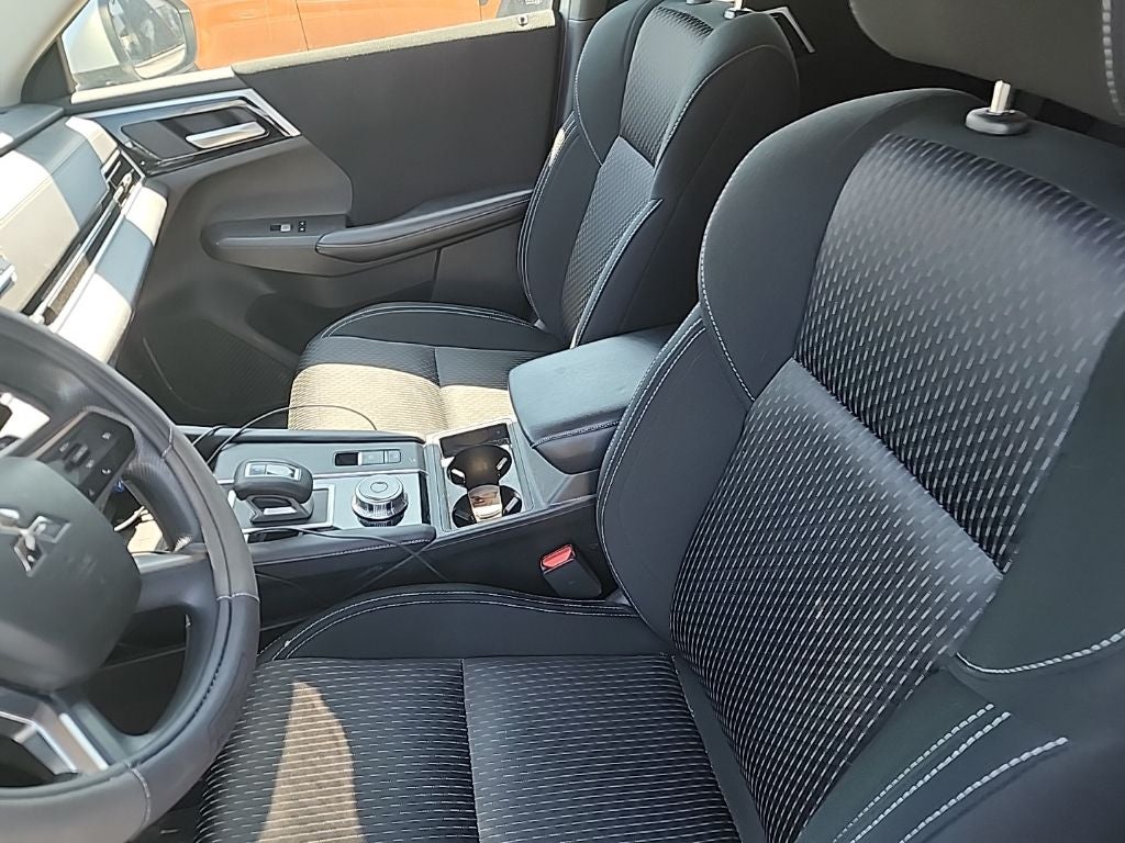 2024 Mitsubishi Outlander ES