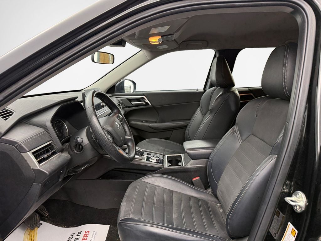 2023 Mitsubishi Outlander SE