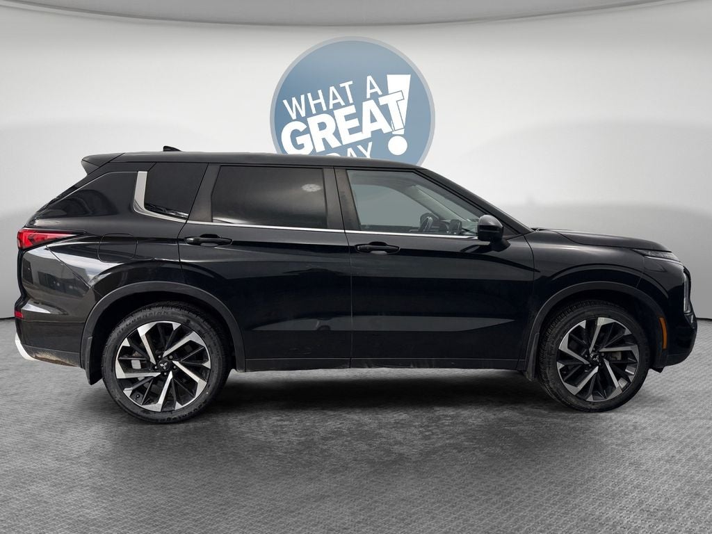 2023 Mitsubishi Outlander SE