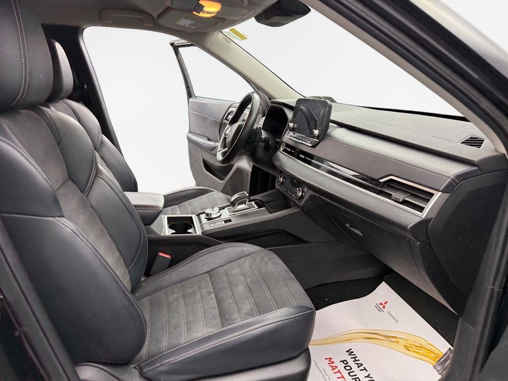 2023 Mitsubishi Outlander SE