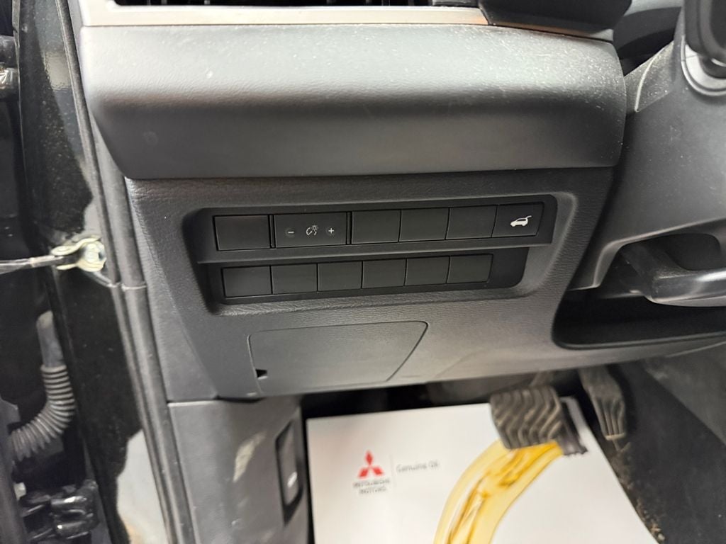 2023 Mitsubishi Outlander SE