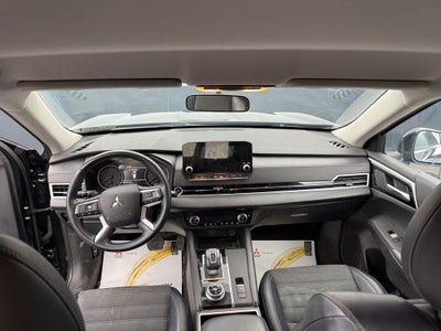 2023 Mitsubishi Outlander SE