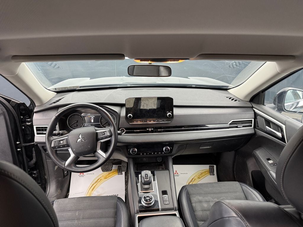 2023 Mitsubishi Outlander SE
