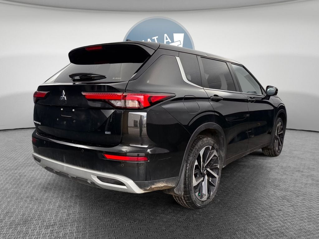 2023 Mitsubishi Outlander SE