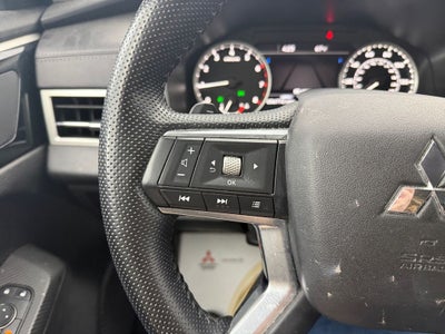 2023 Mitsubishi Outlander SE