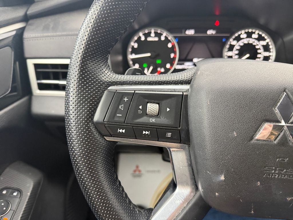 2023 Mitsubishi Outlander SE