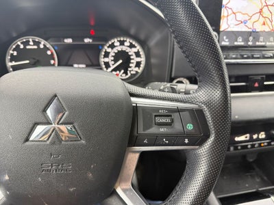 2023 Mitsubishi Outlander SE