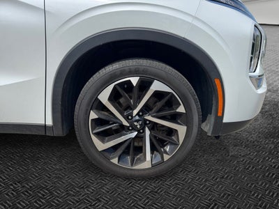 2022 Mitsubishi Outlander Base