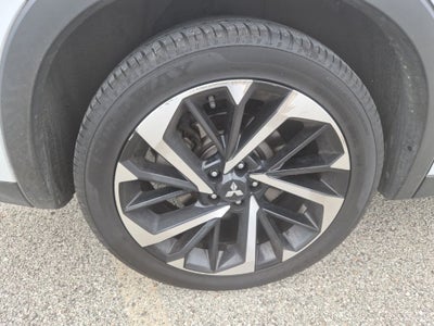 2022 Mitsubishi Outlander Base