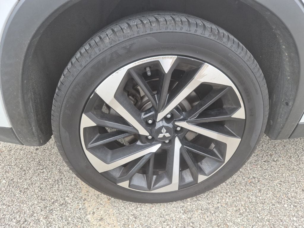 2022 Mitsubishi Outlander Base