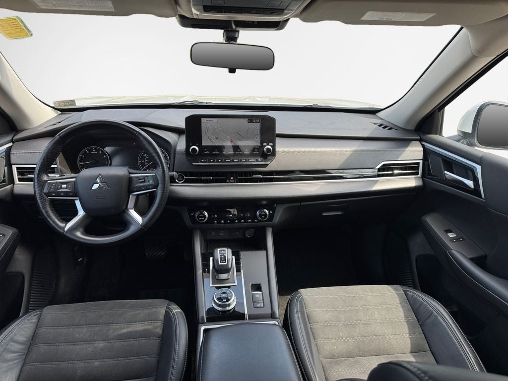 2022 Mitsubishi Outlander Base