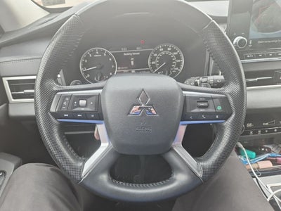2022 Mitsubishi Outlander Base