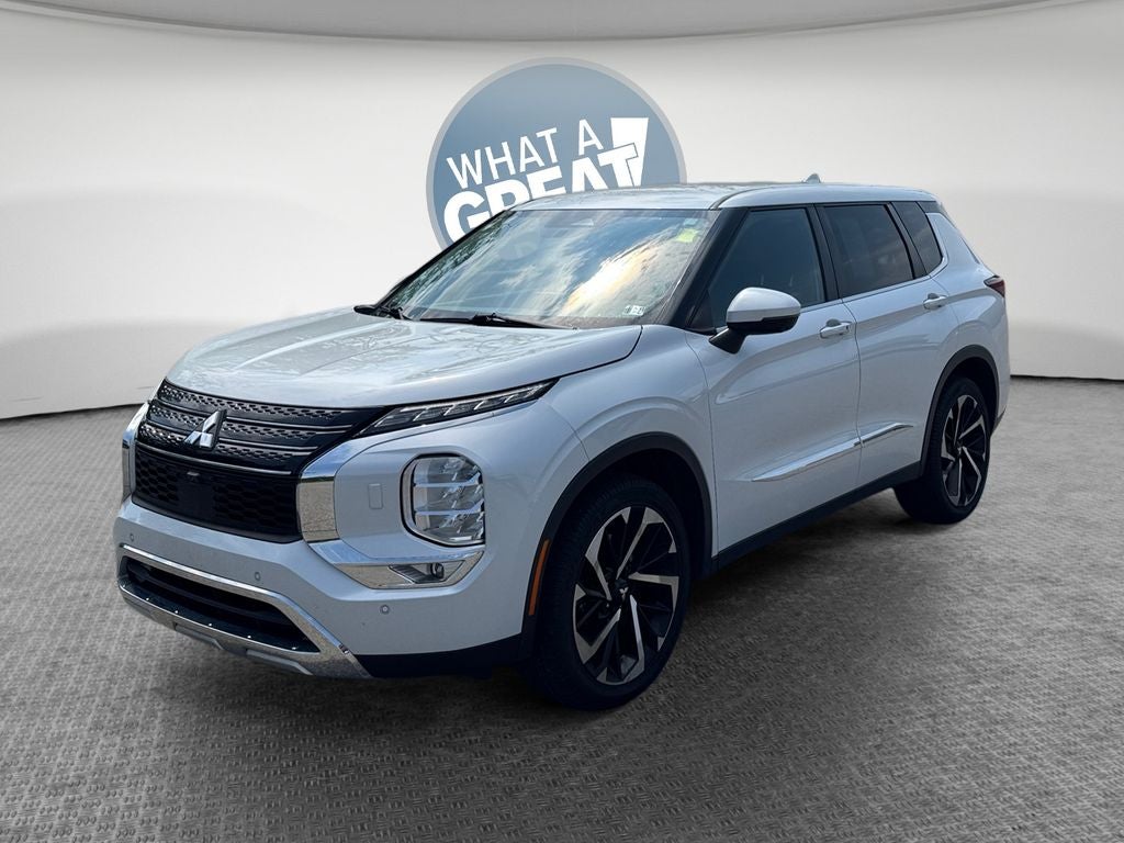 2022 Mitsubishi Outlander Base