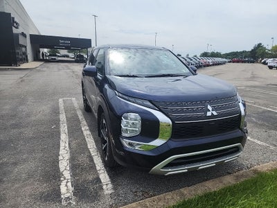 2022 Mitsubishi Outlander Base