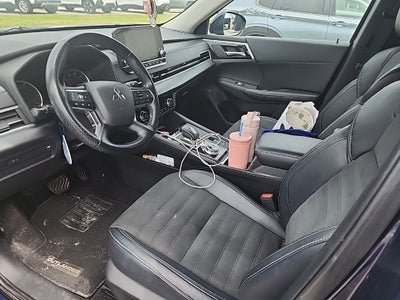 2022 Mitsubishi Outlander Base