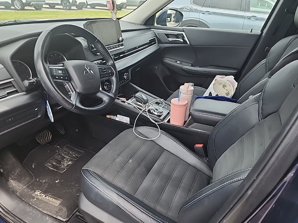 2022 Mitsubishi Outlander Base