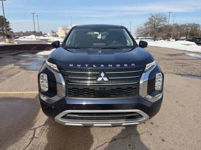 2022 Mitsubishi Outlander SE