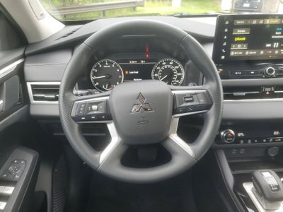 2026 Mitsubishi Outlander ES