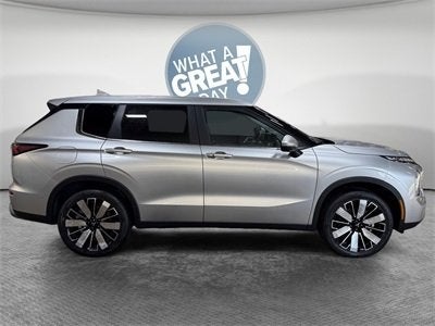 2026 Mitsubishi Outlander ES