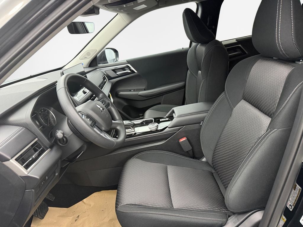 2026 Mitsubishi Outlander ES