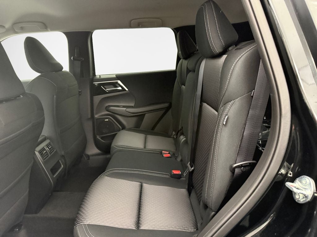 2026 Mitsubishi Outlander ES