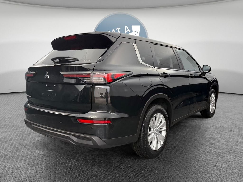 2026 Mitsubishi Outlander ES