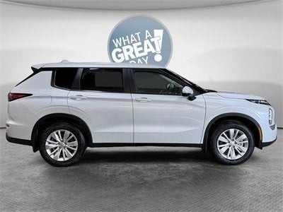 2026 Mitsubishi Outlander ES