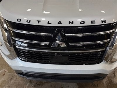 2026 Mitsubishi Outlander ES