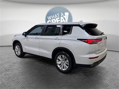 2026 Mitsubishi Outlander ES