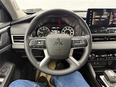 2026 Mitsubishi Outlander ES