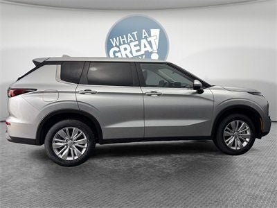 2026 Mitsubishi Outlander ES