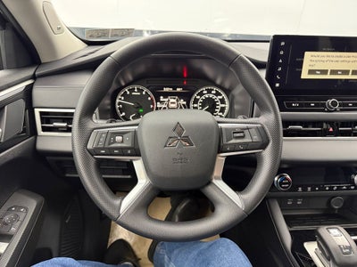 2026 Mitsubishi Outlander ES