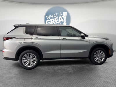 2026 Mitsubishi Outlander ES