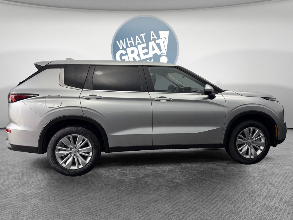 2026 Mitsubishi Outlander ES