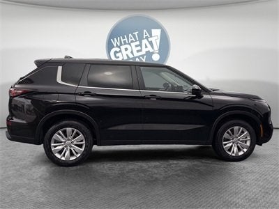 2026 Mitsubishi Outlander ES