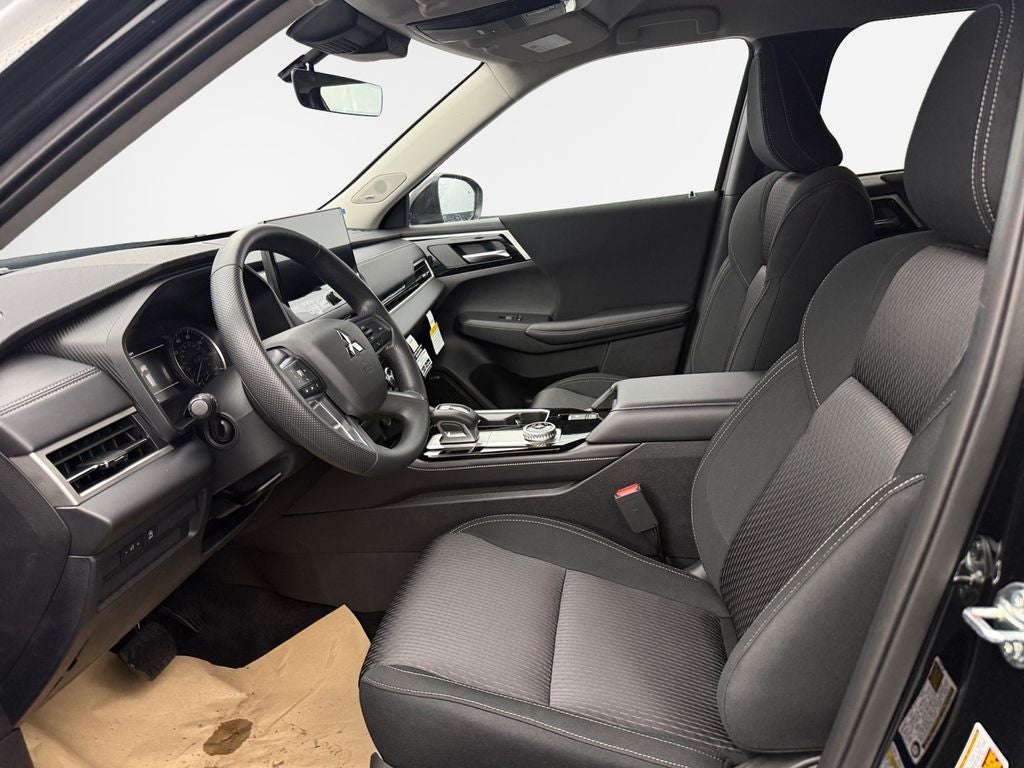 2026 Mitsubishi Outlander ES