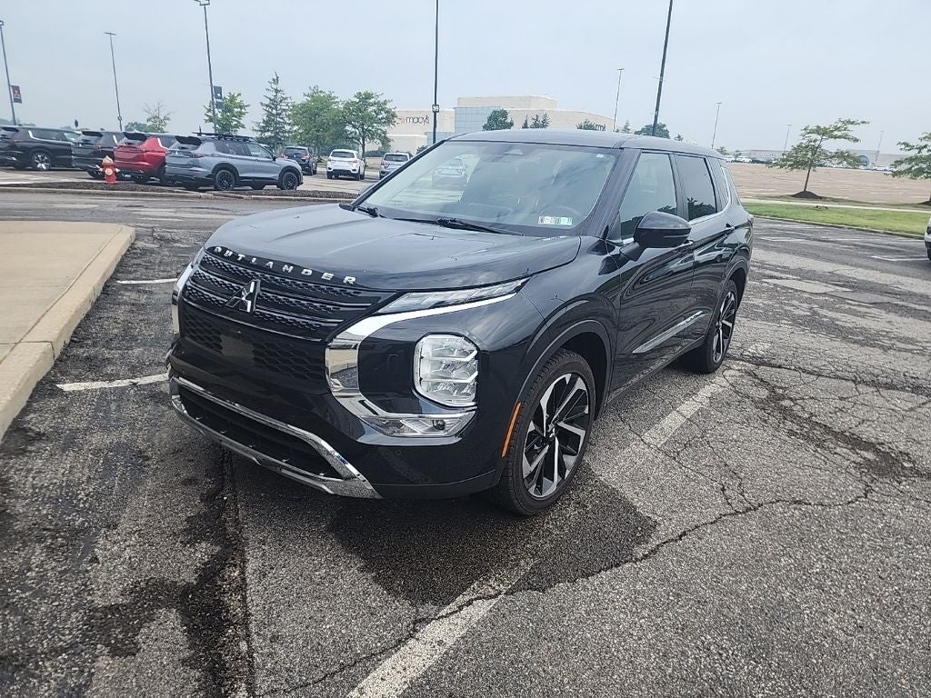 2024 Mitsubishi Outlander Base