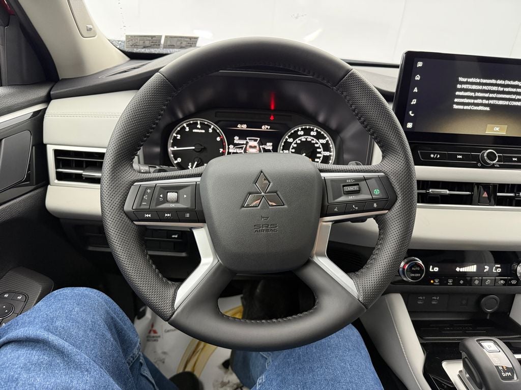 2025 Mitsubishi Outlander SE