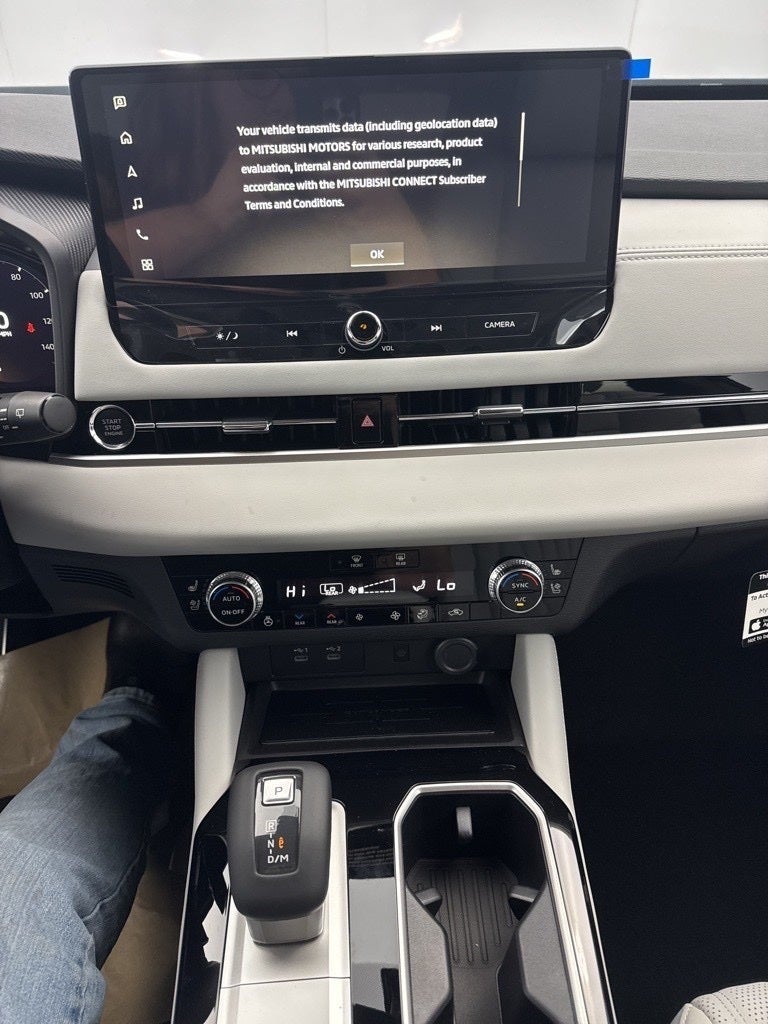 2025 Mitsubishi Outlander SE