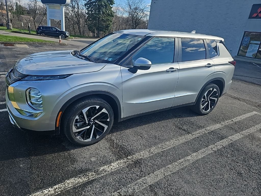 2024 Mitsubishi Outlander SE