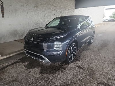 2024 Mitsubishi Outlander Base