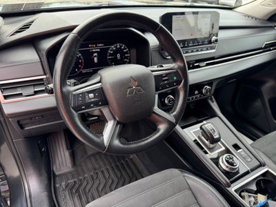 2024 Mitsubishi Outlander SE