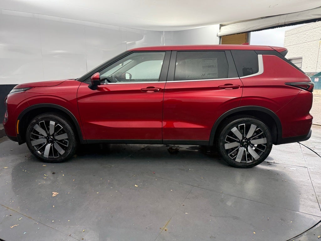 2025 Mitsubishi Outlander SE