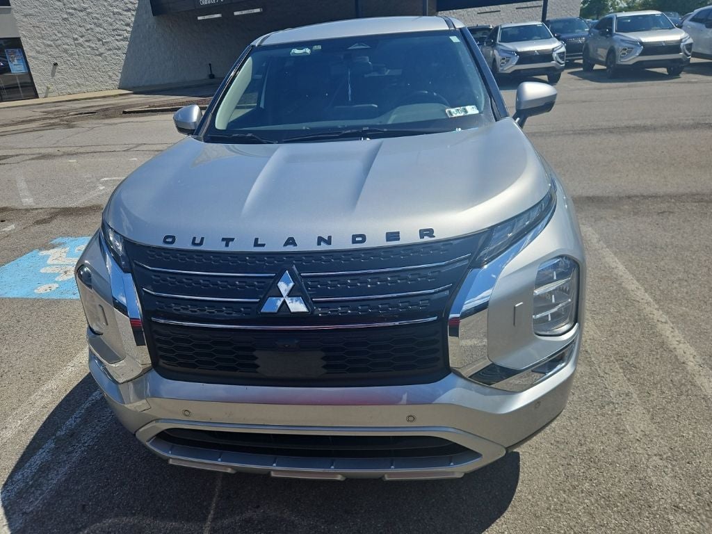2024 Mitsubishi Outlander Base