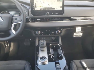 2026 Mitsubishi Outlander LE