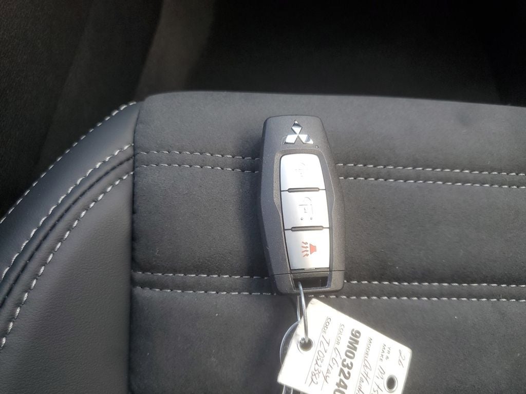 2026 Mitsubishi Outlander LE
