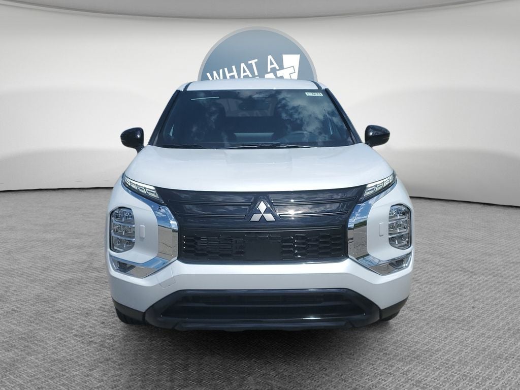 2026 Mitsubishi Outlander LE